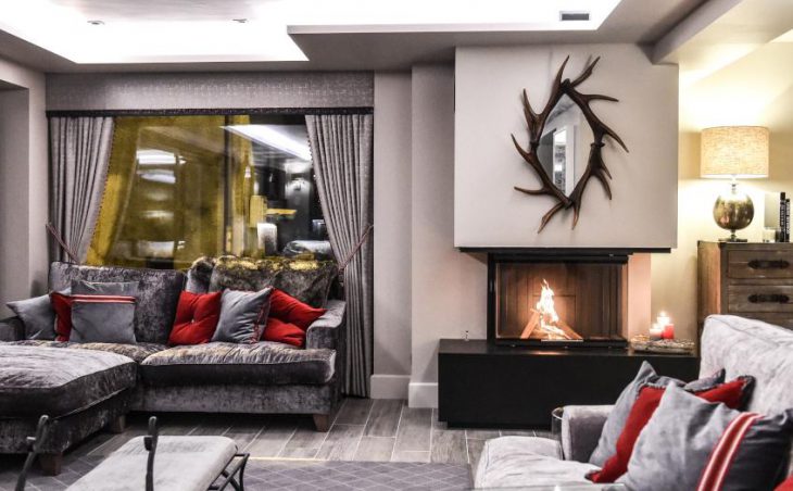 Chalet Slalom, Chamonix, Lounge with Fireplace